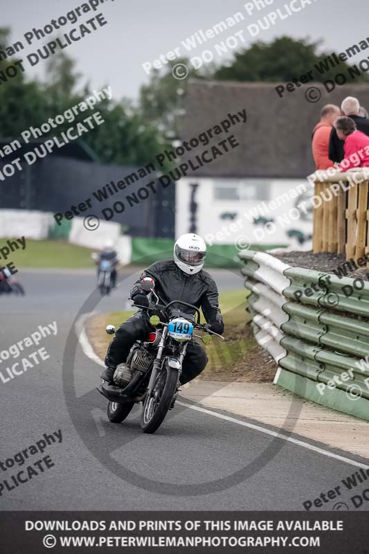 Vintage motorcycle club;eventdigitalimages;mallory park;mallory park trackday photographs;no limits trackdays;peter wileman photography;trackday digital images;trackday photos;vmcc festival 1000 bikes photographs